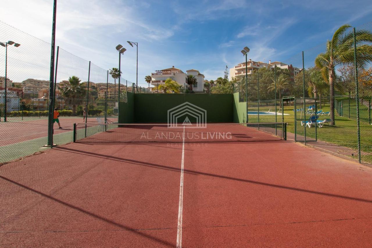 Frontline Golf In Riviera Del Sol With Interior And Exterior Pools And Tennis Court! Apartamento Málaga