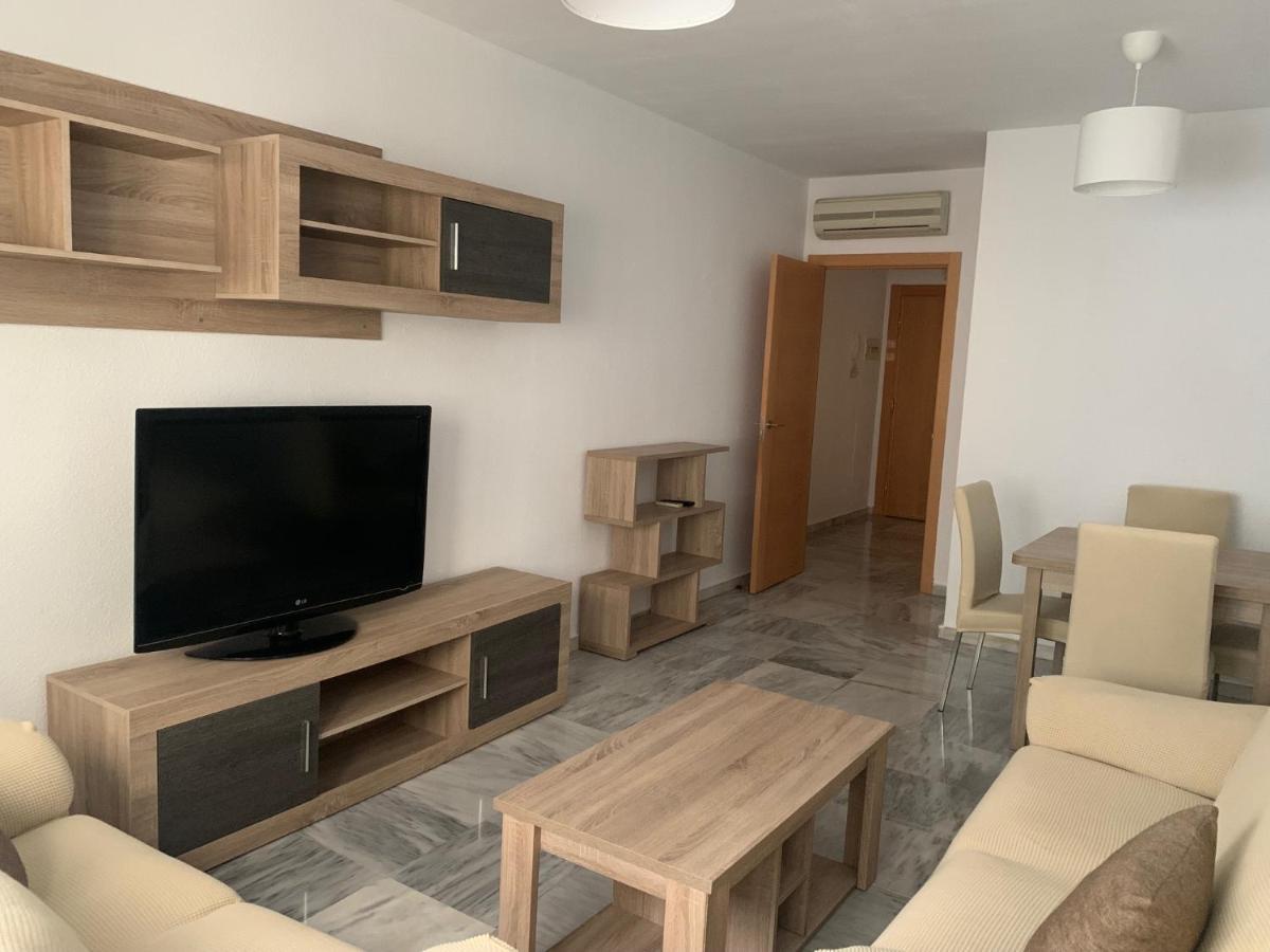 Piso De 3 Dormitorios Cerca De La Playa Y Del Recinto Ferial Apartment
