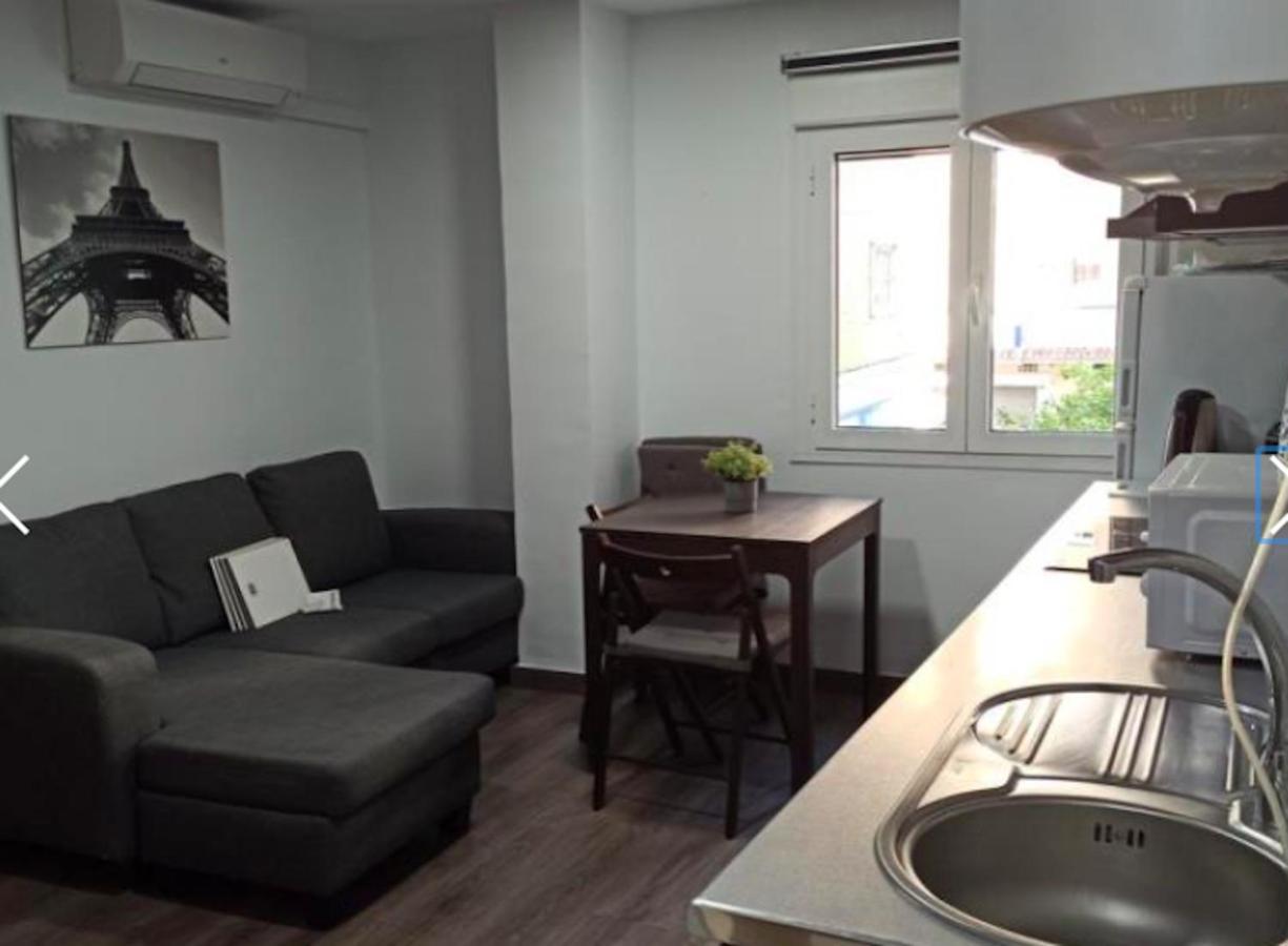 Holidays2malaga Reyna Manescau Apartments- Zona Huelin & 450 Mts De La Playa Apartment