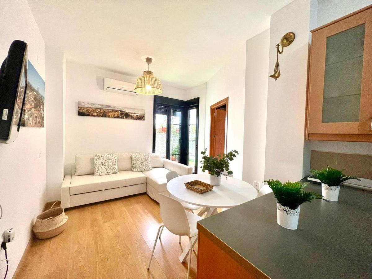 Adela & Private Courtyard By Ele