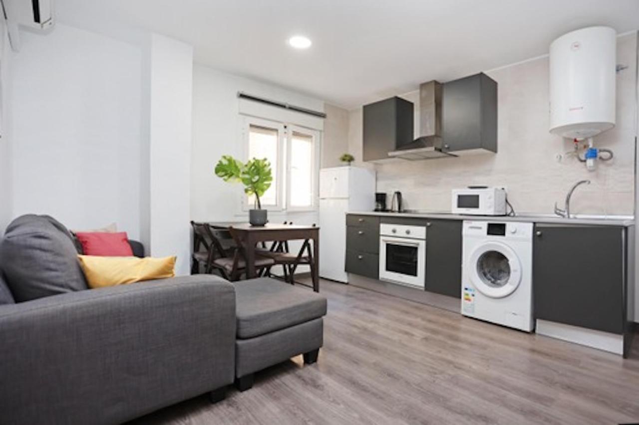 Holidays2malaga Reyna Manescau Apartments- Zona Huelin & 450 Mts De La Playa Apartment Málaga