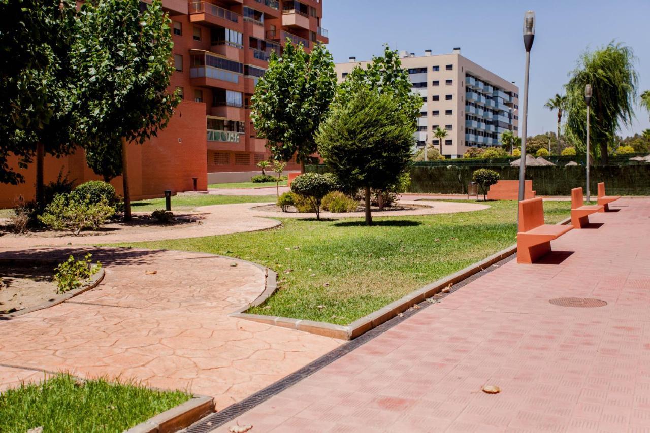 Apartamento Teatinos, Metro, Free Parking & Pool Apartment Málaga