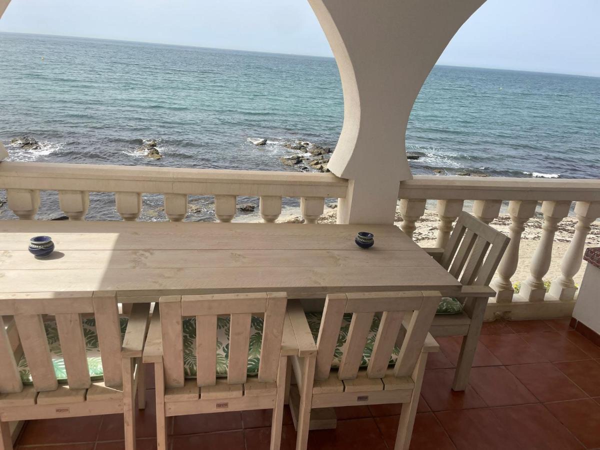 Primera Linea De Playa Con Vistas Al Mar Apartment