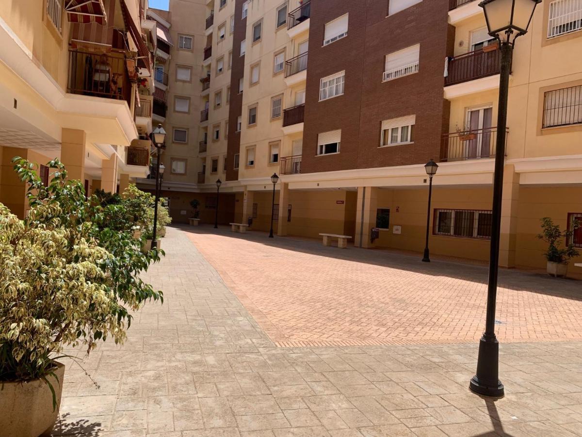 Piso De 3 Dormitorios Cerca De La Playa Y Del Recinto Ferial Malaga