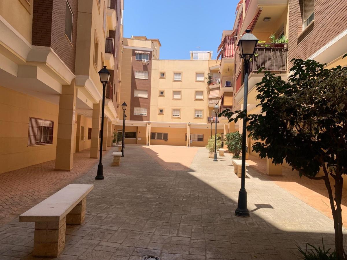 Piso De 3 Dormitorios Cerca De La Playa Y Del Recinto Ferial Apartment *