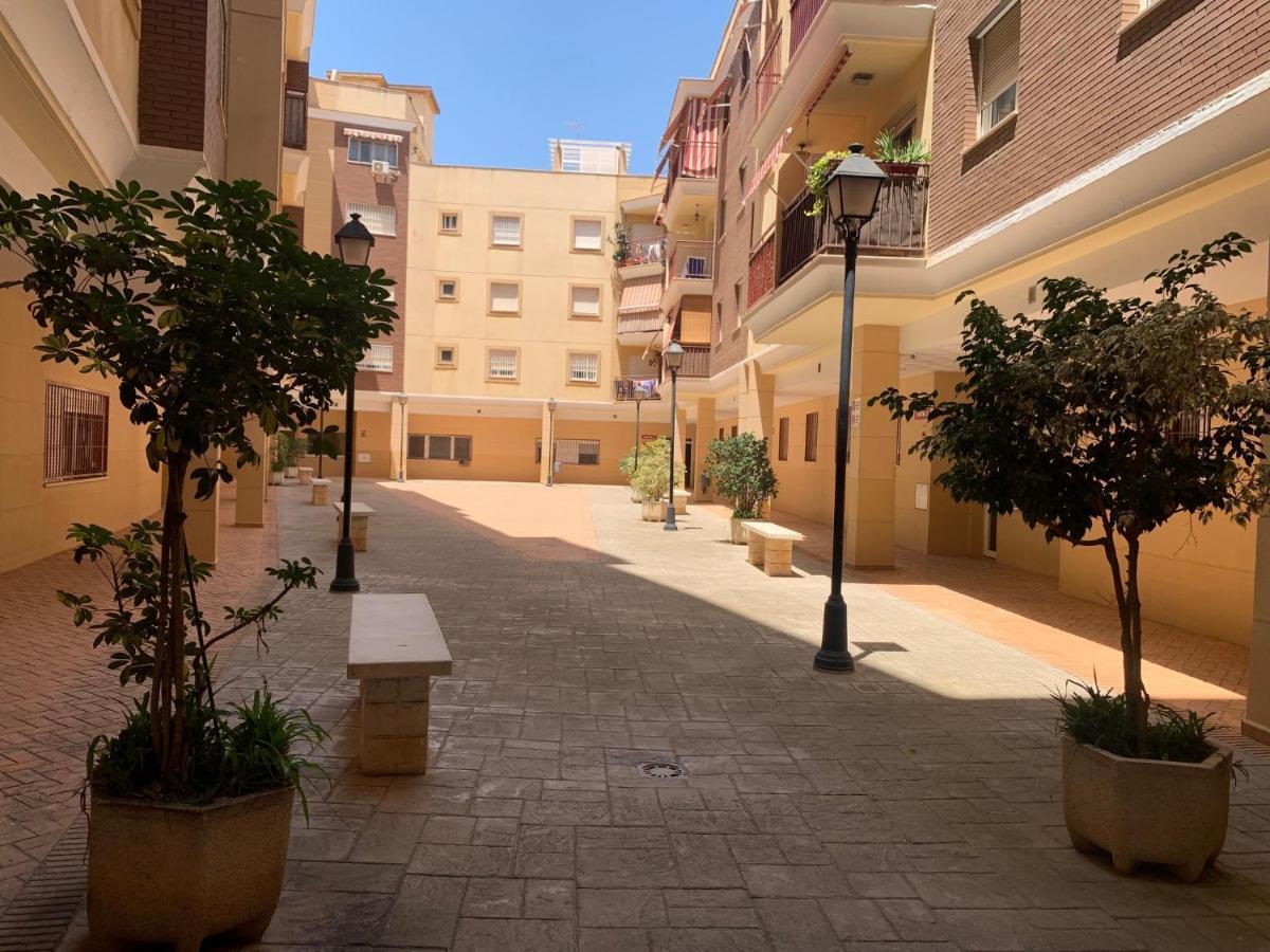 Piso De 3 Dormitorios Cerca De La Playa Y Del Recinto Ferial Apartment