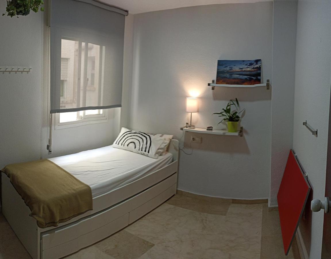Confortable Habitacion Centrica En Piso Privado Homestay Malaga