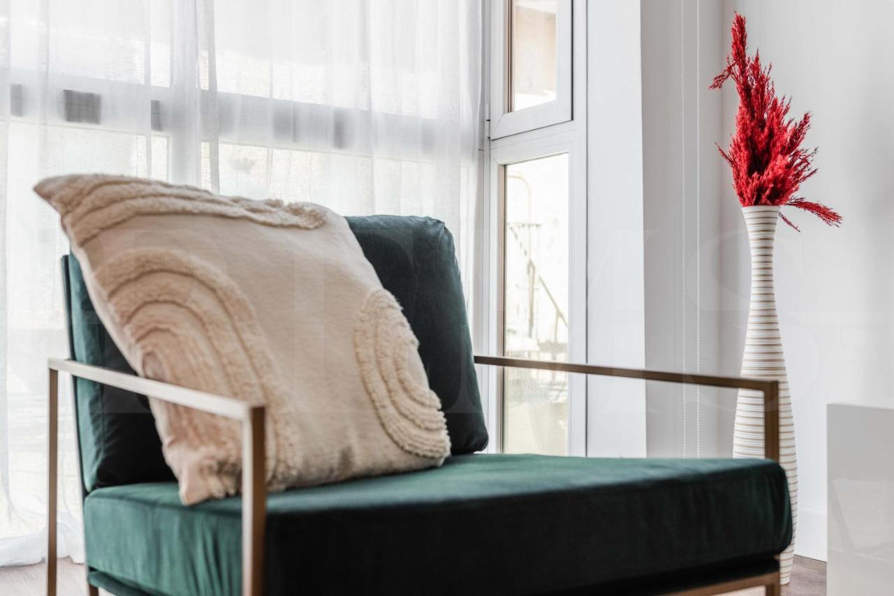 Appartement Designed Minimalist - Center By Rems