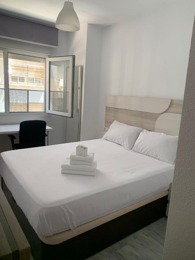 Piso De 3 Dormitorios Cerca De La Playa Y Del Recinto Ferial Apartment