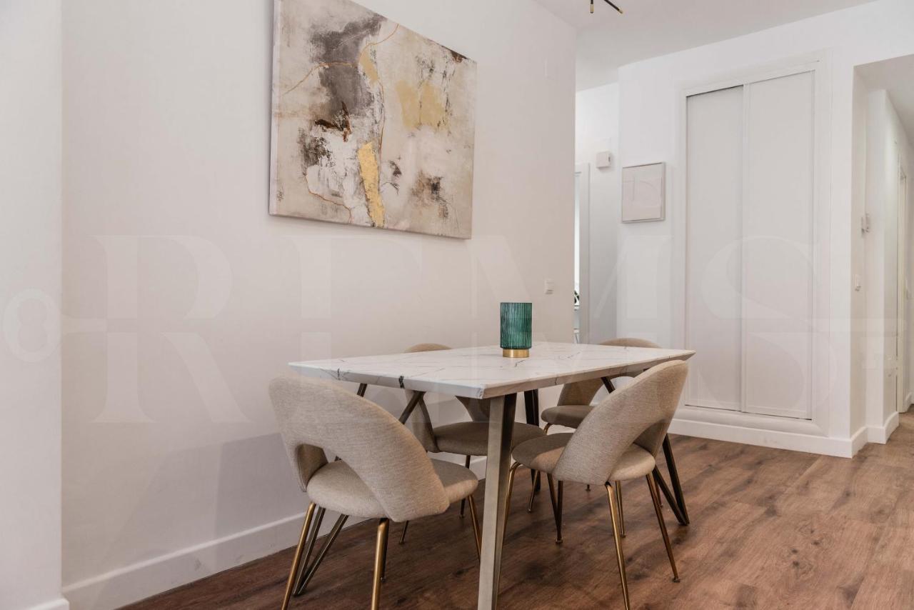 Designed Minimalist - Center By Rems