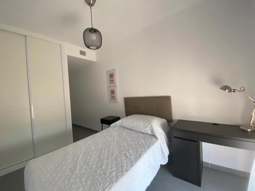 Piso Recinto Ferial En Teatinos Apartment *