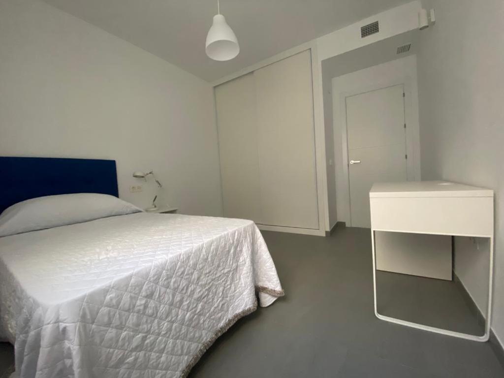 Piso Recinto Ferial En Teatinos Apartment *
