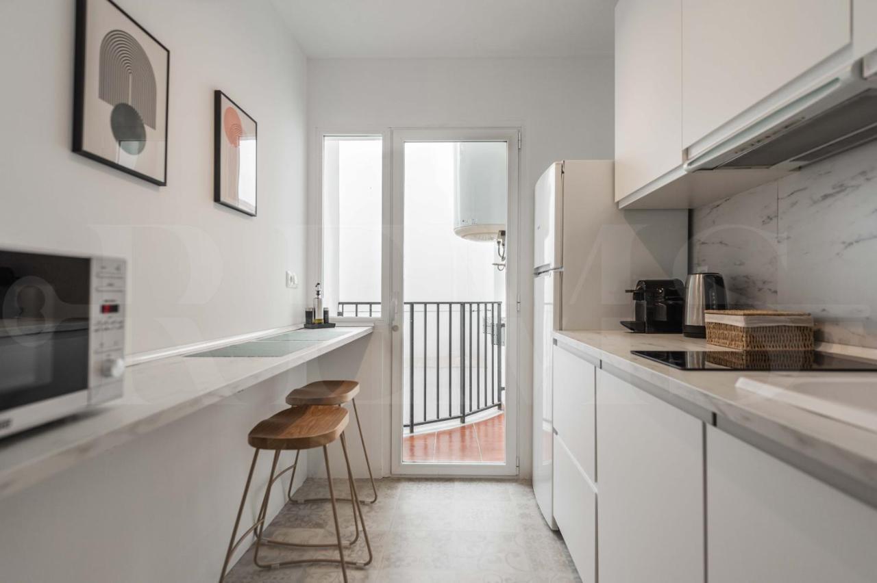 Designed Minimalist - Center By Rems *