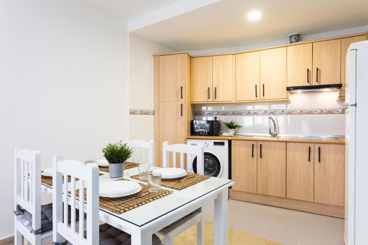 Holidays2malaga Capuchinos French Balconies, Private Parking, Wifi & Air Con Apartment