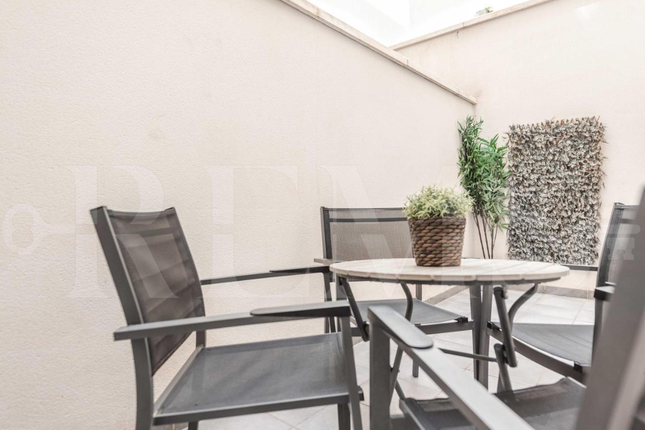 3br With Parking And Patio In The Center By Rems *