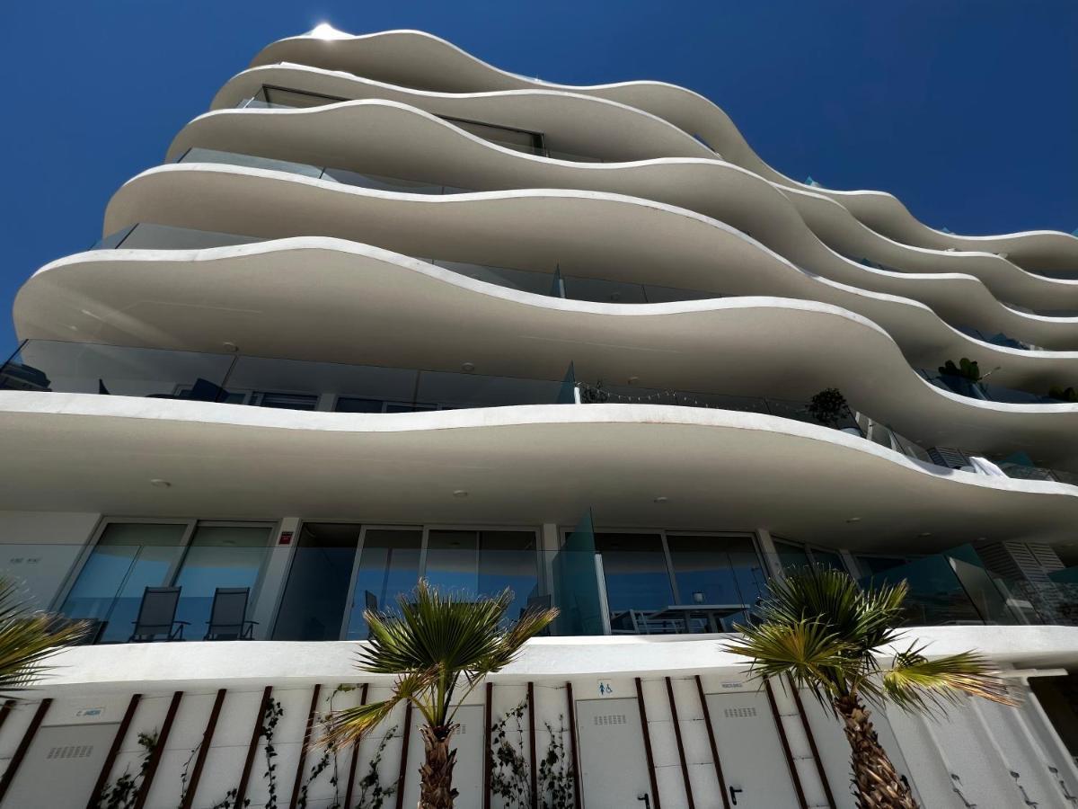 The Wave Collection Sea View 2 Bedrooms Apartment *