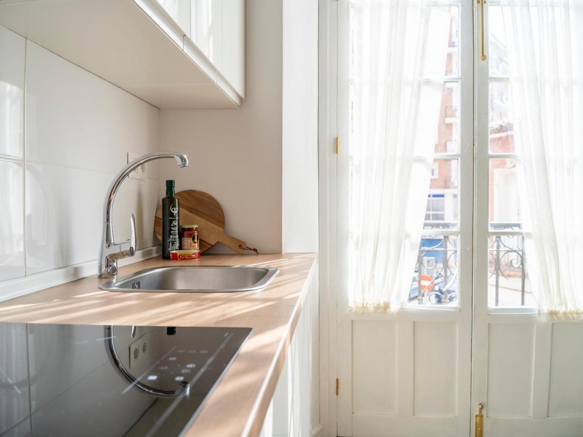 Sanders Lavender - Delightful Two-bedroom Downtown Appartement *