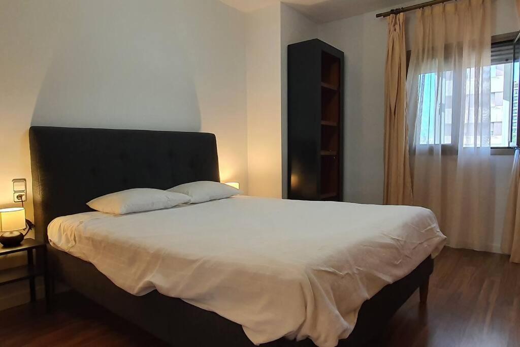 Gran Piso En Zona Comercial * Malaga