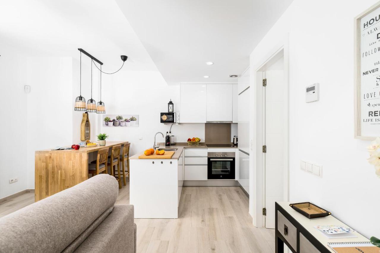 Deluxe Con Piscina, Terraza & Parking Apartment Malaga