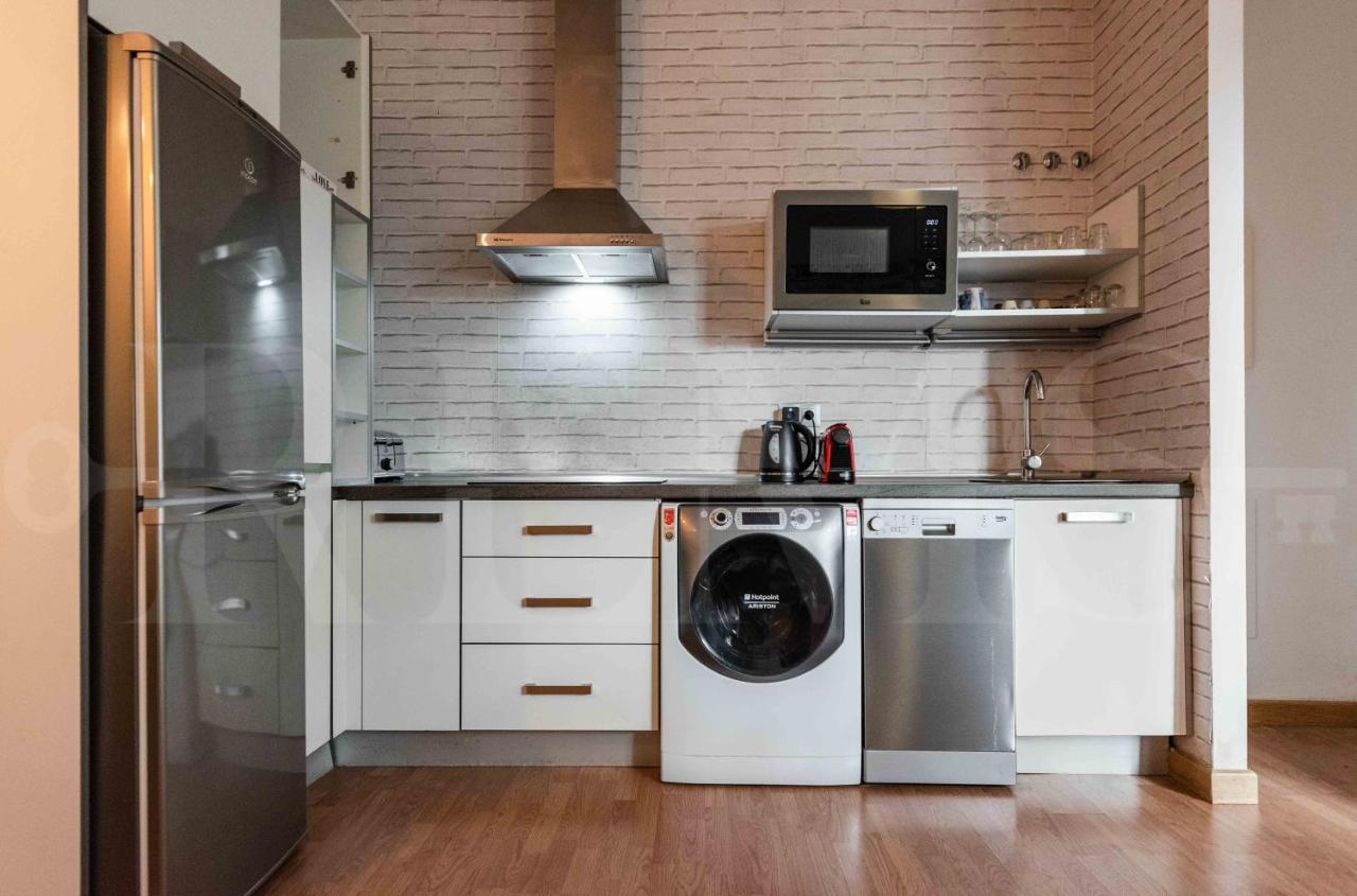 Elegant With Community Pool & Parking - Center