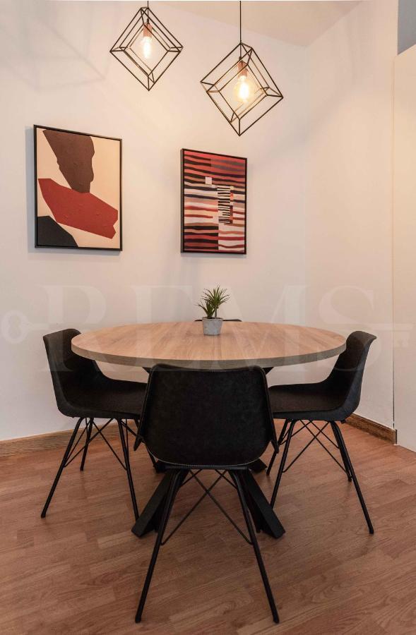 Apartment Elegant With Community Pool & Parking - Center