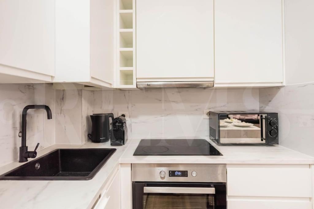 Contemporary Minimalist By Rems Apartment