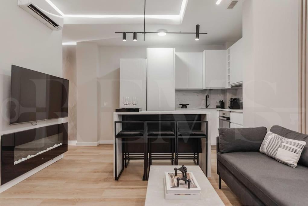 Apartment Contemporary Minimalist By Rems *