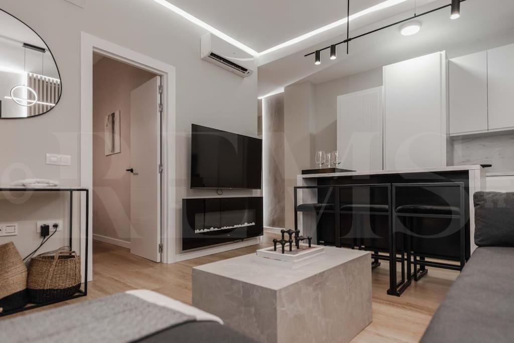Apartment Contemporary Minimalist By Rems