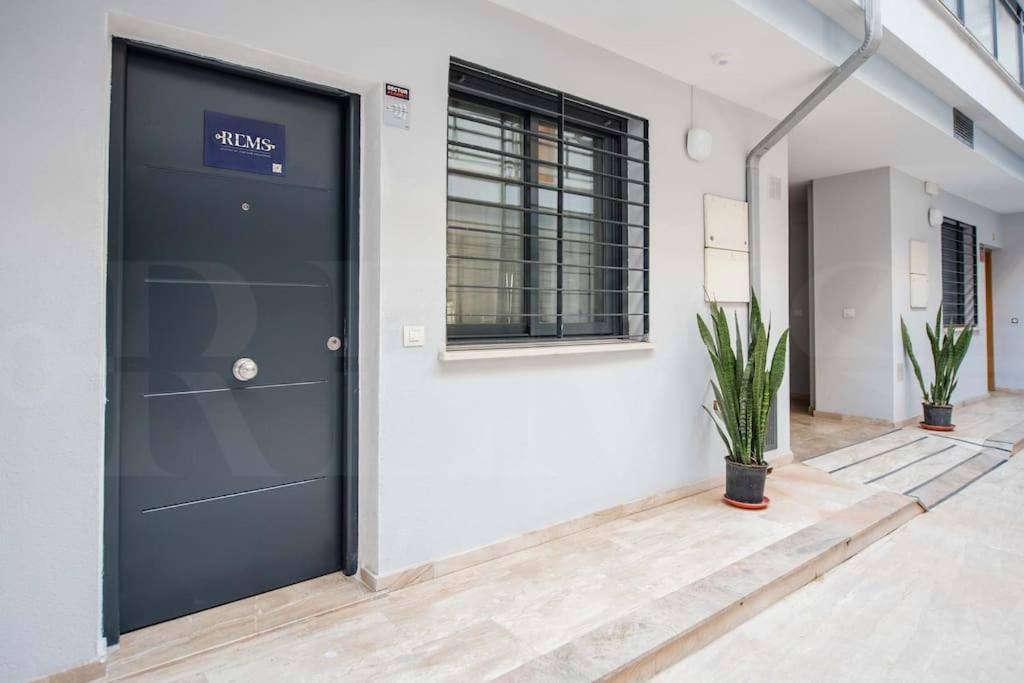 Contemporary Minimalist By Rems Apartment