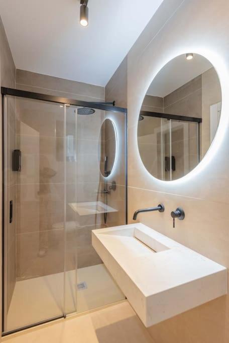 Contemporary Minimalist By Rems Apartment *