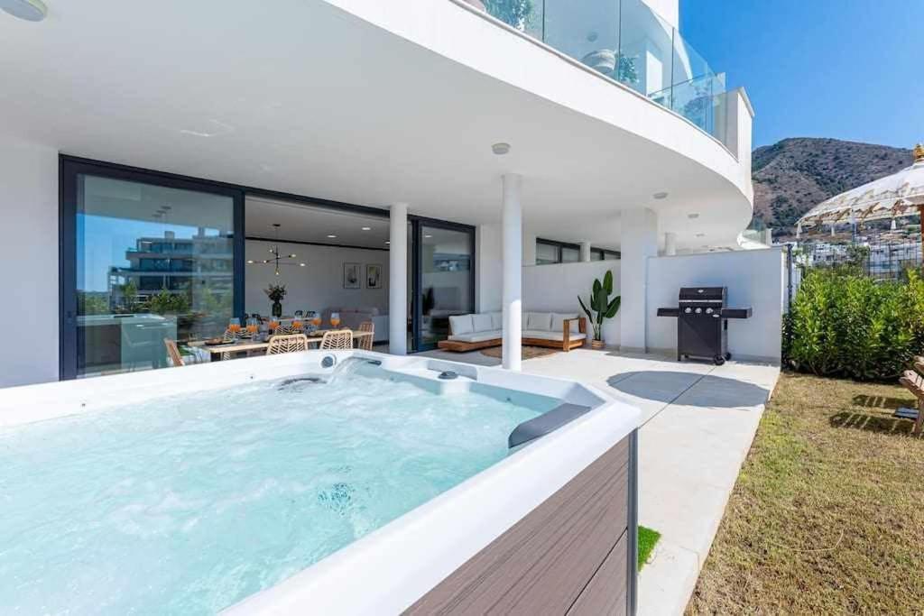 797 - Lujoso 6 Con Jacuzzi En Higueron Málaga