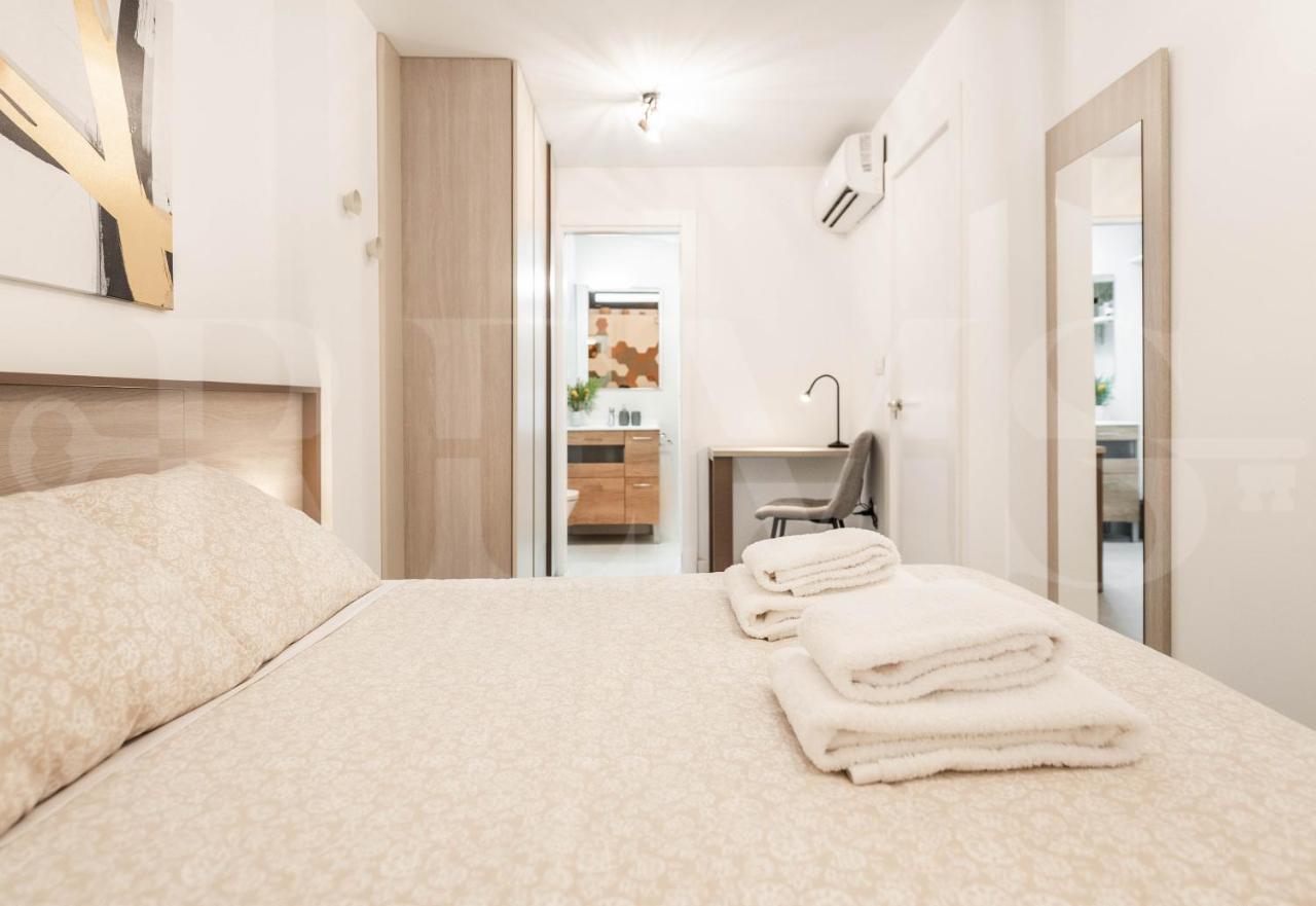 Intimate And Quiet - Center