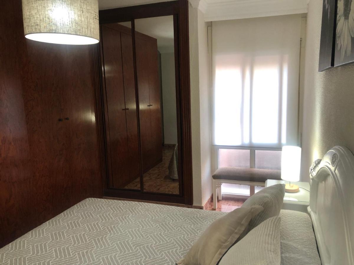 Piso En Pedregalejo A 50m De La Playa. Apartment *