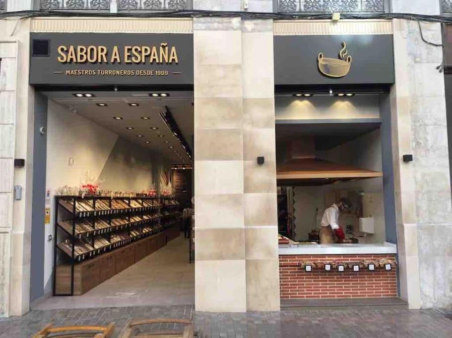New!! - Dowtown Ollerias Apartment Malaga