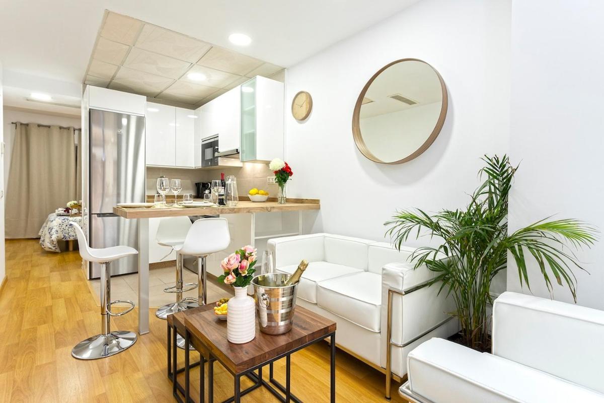 -malagasunapts- Fashion Historical Centre