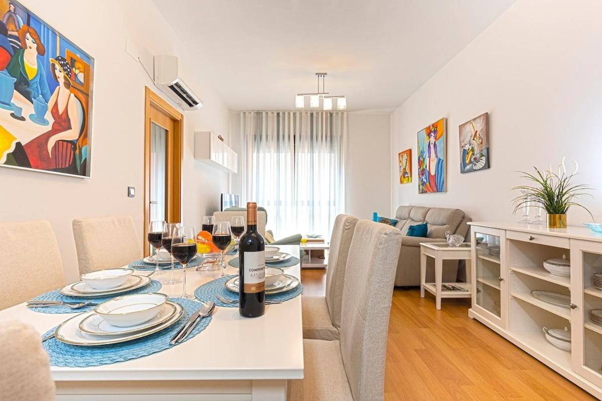 Apartment -malagasunapts- Huge & * Pool* Freepark* Malaga