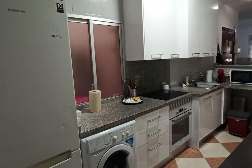 Acogedor Apartamento ¡a 10 Minutos Del Centro De Malaga! *