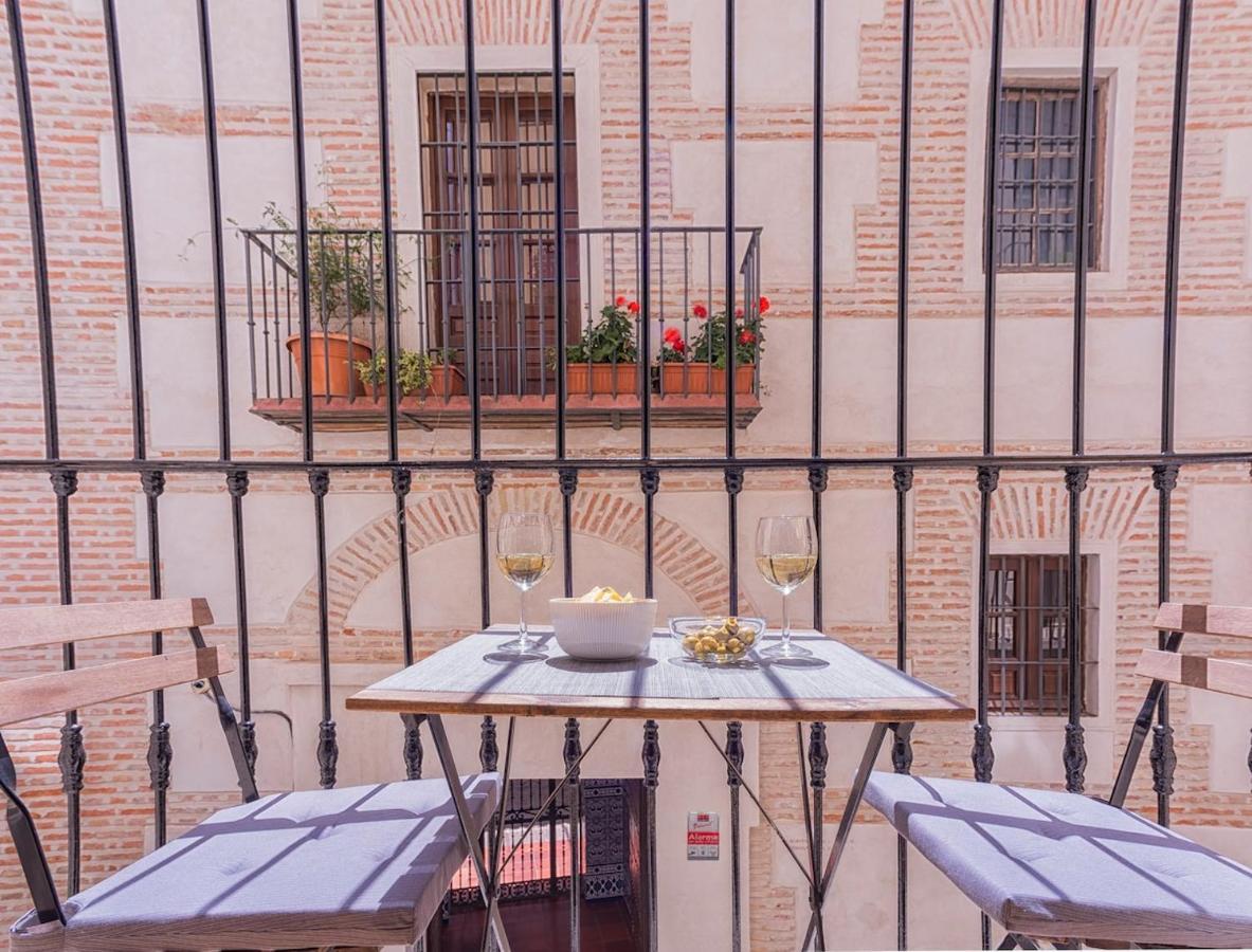 -malagasunapts- Vibrant Historic Centre Apartment *