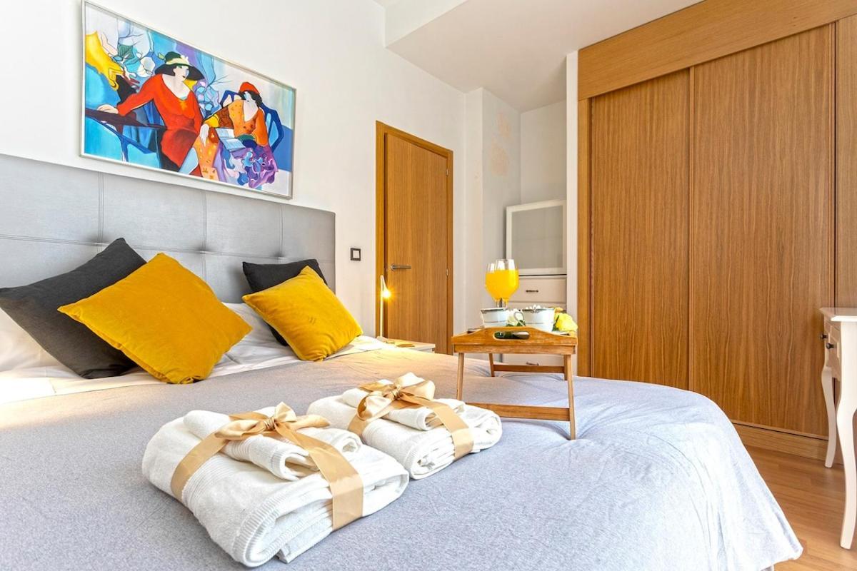 -malagasunapts- Huge & * Pool* Freepark* * Malaga