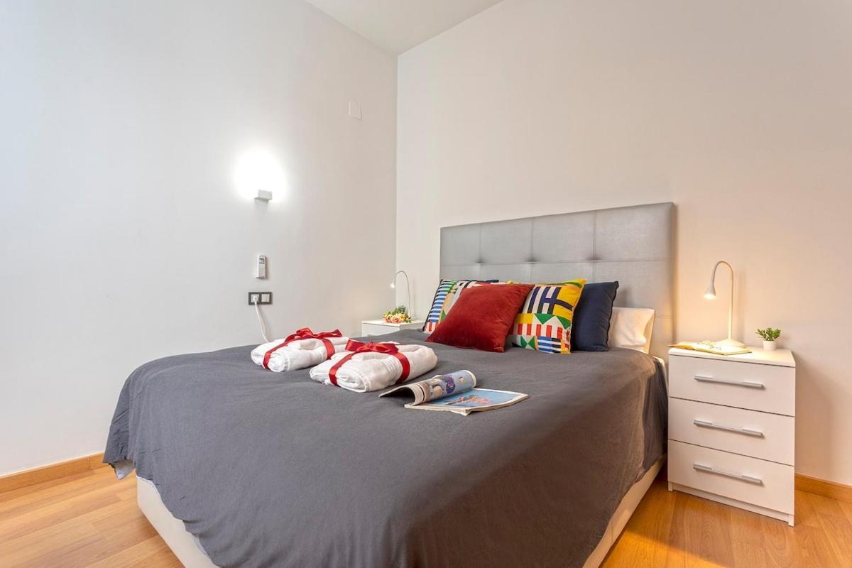 -malagasunapts- Huge & * Pool* Freepark* Malaga