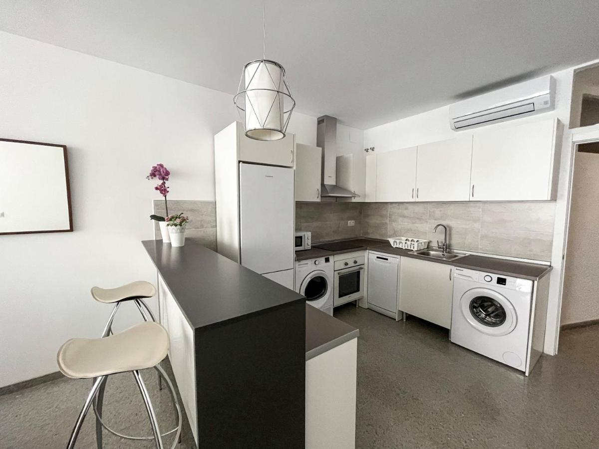Apartamento Amplio En Av. Carlos Haya *
