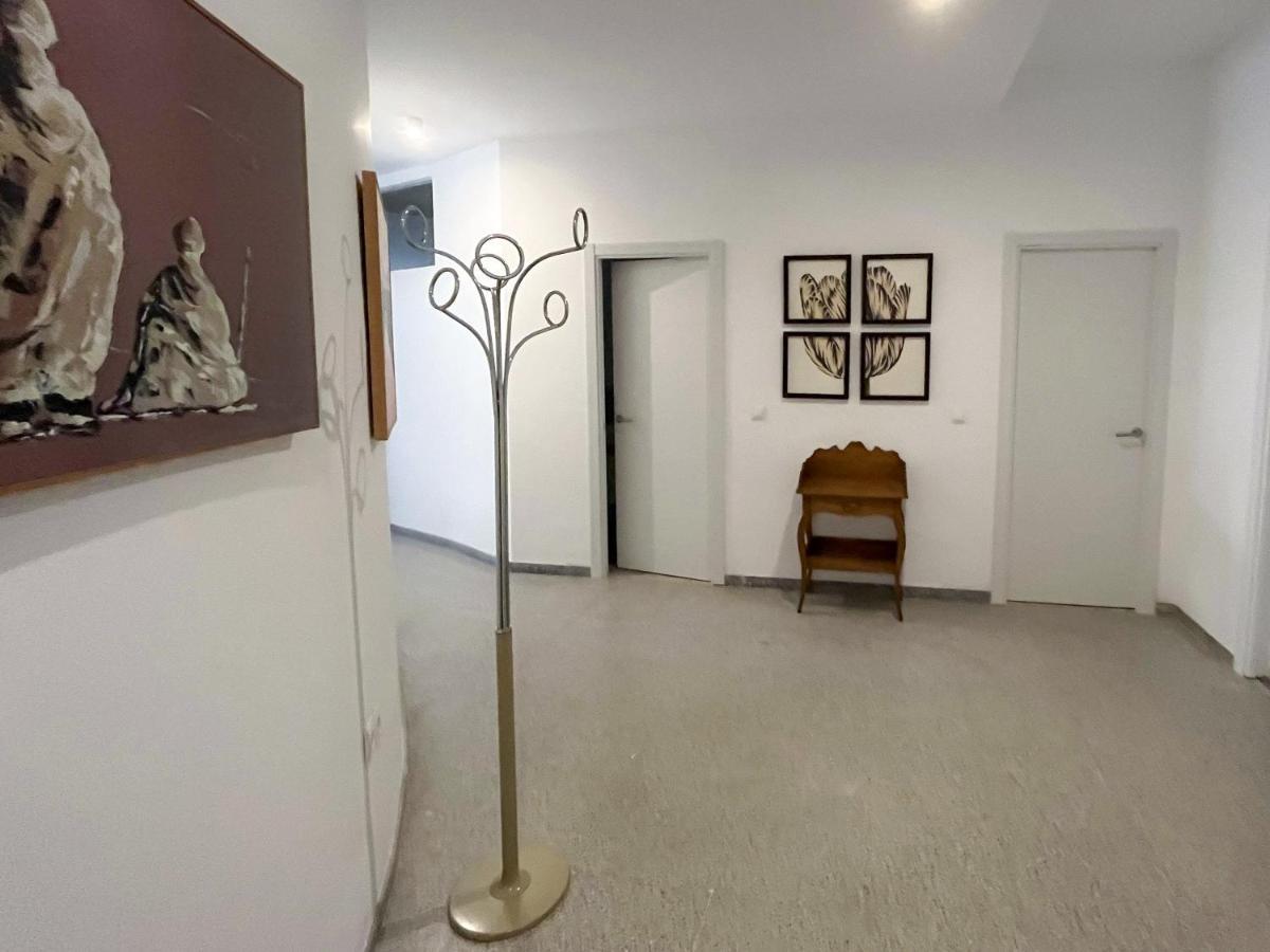 Apartamento Amplio En Av. Carlos Haya Málaga
