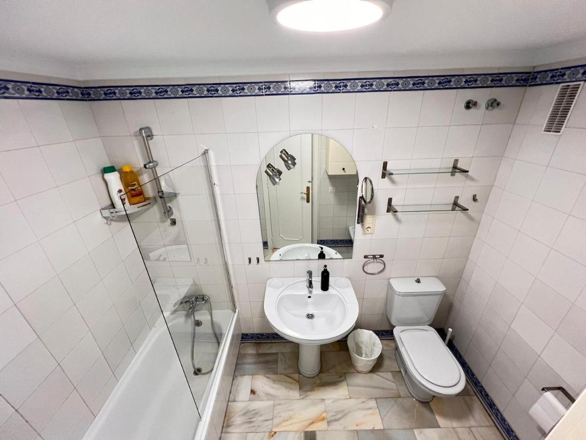 Malagatravelbook Piscina Y Parking Gratis Malaga