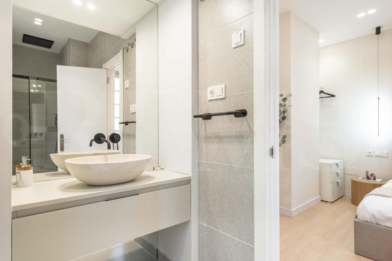 Sophisticated With Balcony & Views By Rems * Malaga