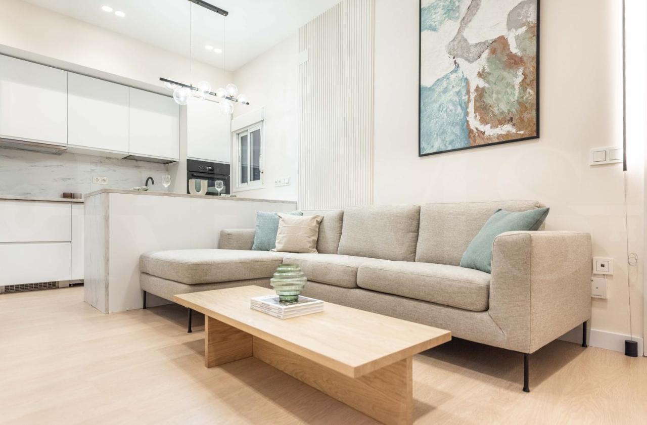 Apartment Sophisticated With Balcony & Views By Rems *