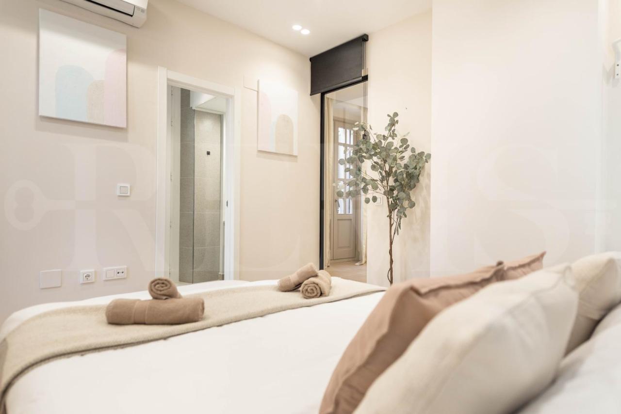 Sophisticated With Balcony & Views By Rems