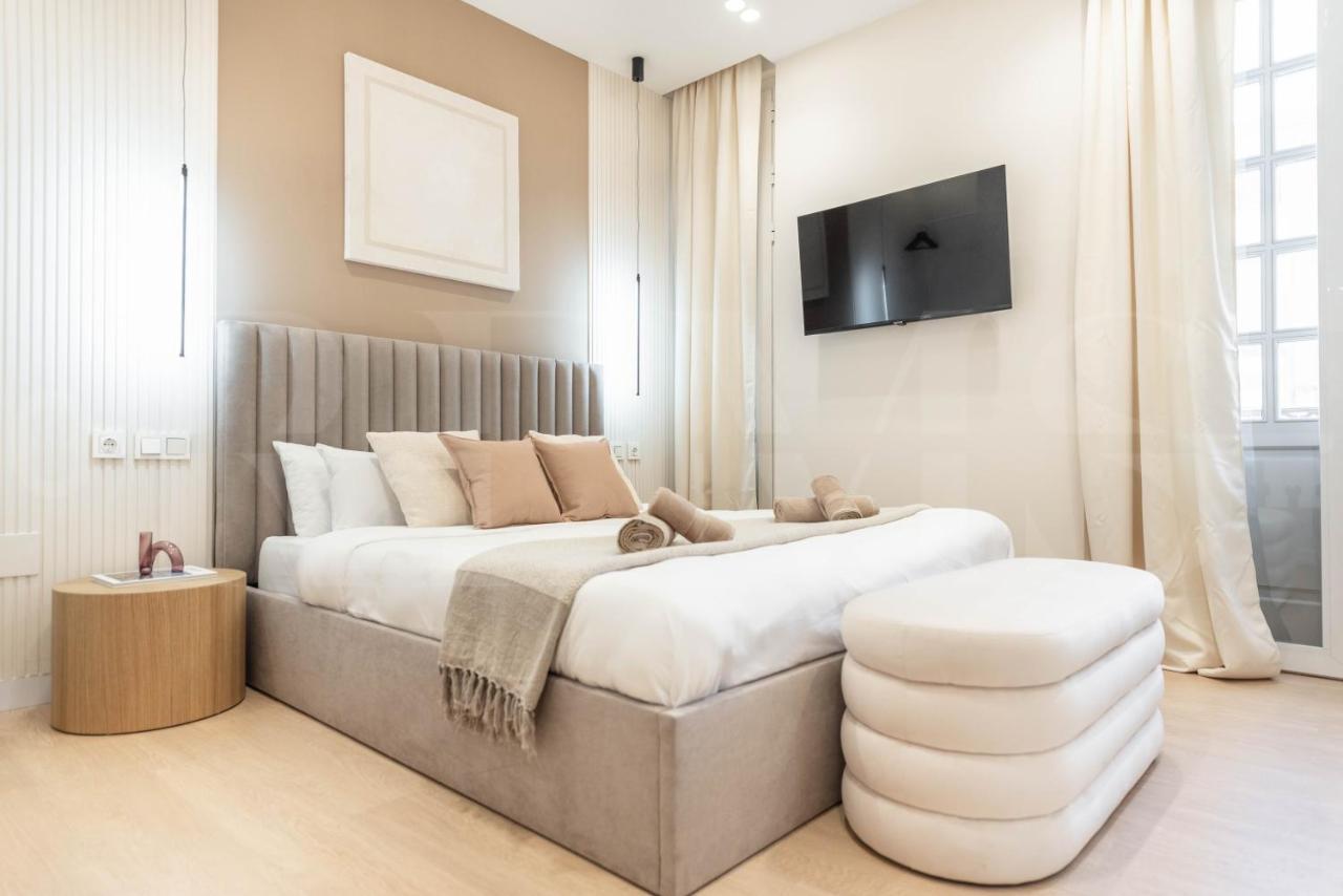 Sophisticated With Balcony & Views By Rems Apartment