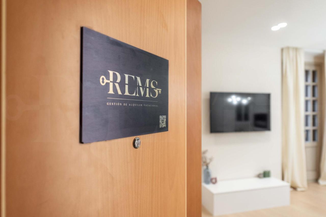 Apartment Sophisticated With Balcony & Views By Rems *