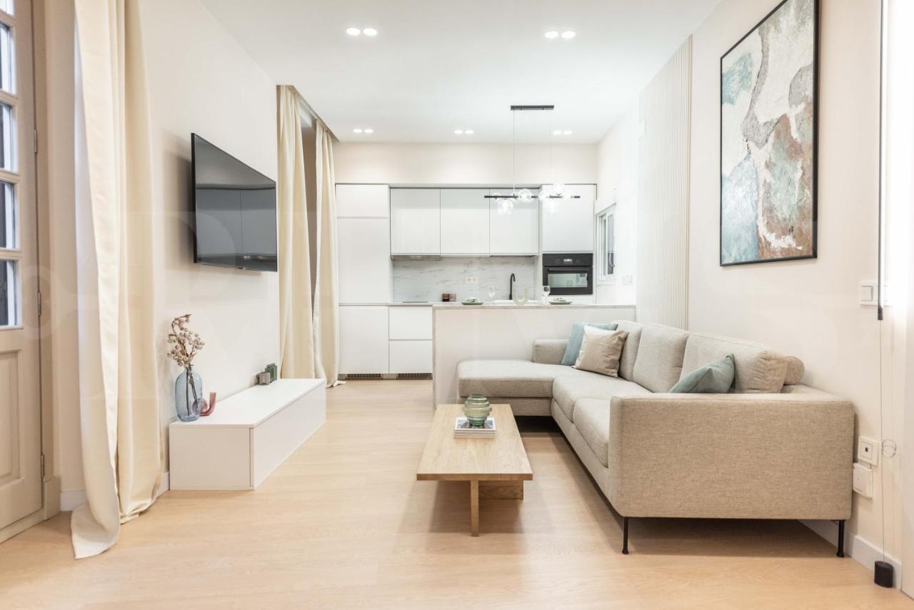 Sophisticated With Balcony & Views By Rems Apartment Malaga