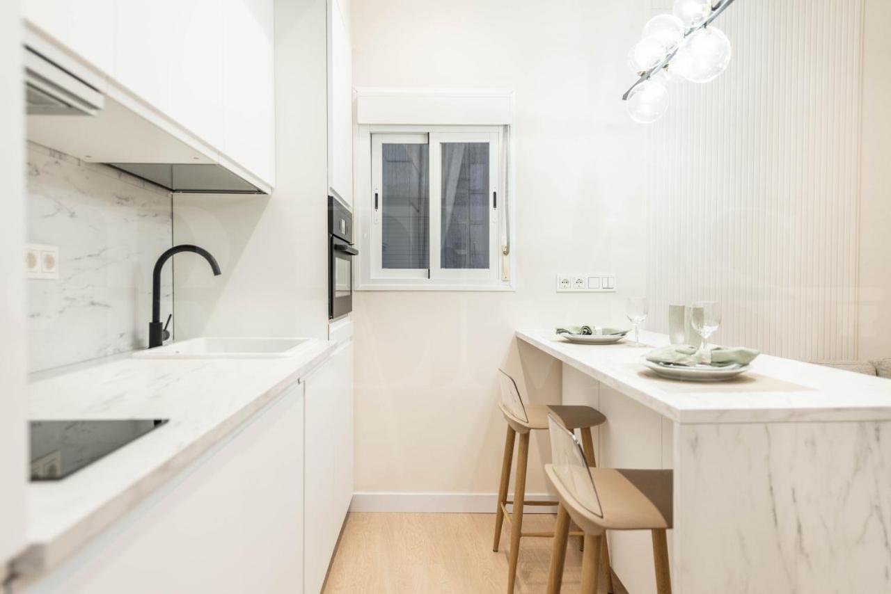 Sophisticated With Balcony & Views By Rems Apartment Malaga